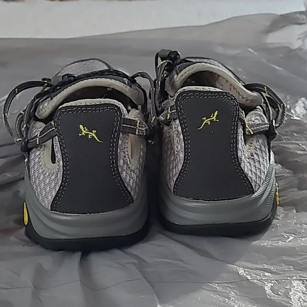 Women's Chaco Size 9 Water Shoes. Used. - Picture 3 of 6